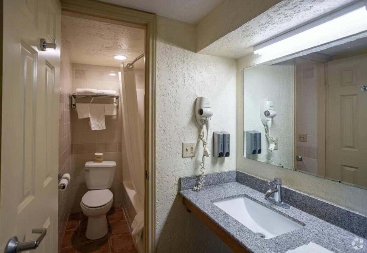 Bo Hotel Canadian Courts מראה חיצוני תמונה